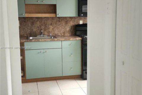 Townhouse in Miami, Florida 3 bedrooms, 137.68 sq.m. № 2042801 - photo 6