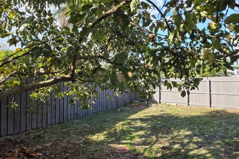 Townhouse in Miami, Florida 3 bedrooms, 137.68 sq.m. № 2042801 - photo 24