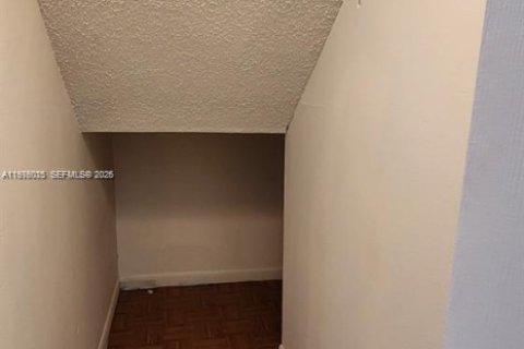 Townhouse in Miami, Florida 3 bedrooms, 137.68 sq.m. № 2042801 - photo 5