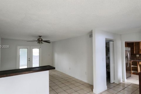 Townhouse in Miami, Florida 3 bedrooms, 137.68 sq.m. № 2042801 - photo 22
