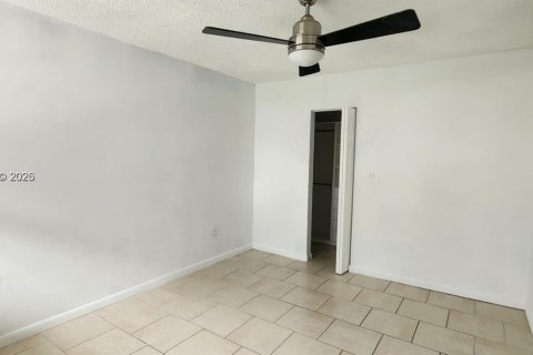 Townhouse in Miami, Florida 3 bedrooms, 137.68 sq.m. № 2042801 - photo 16