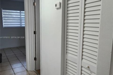 Townhouse in Miami, Florida 3 bedrooms, 137.68 sq.m. № 2042801 - photo 14