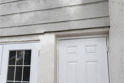 Townhouse in Miami, Florida 3 bedrooms, 137.68 sq.m. № 2042801 - photo 2