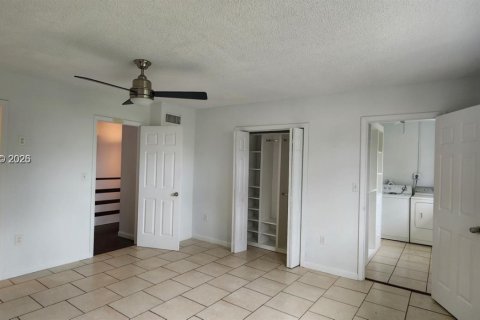 Townhouse in Miami, Florida 3 bedrooms, 137.68 sq.m. № 2042801 - photo 21