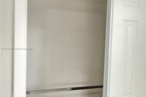 Townhouse in Miami, Florida 3 bedrooms, 137.68 sq.m. № 2042801 - photo 11