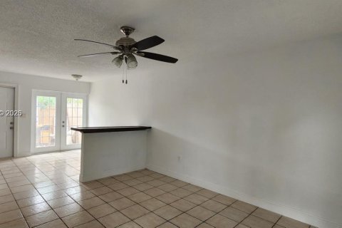 Townhouse in Miami, Florida 3 bedrooms, 137.68 sq.m. № 2042801 - photo 15