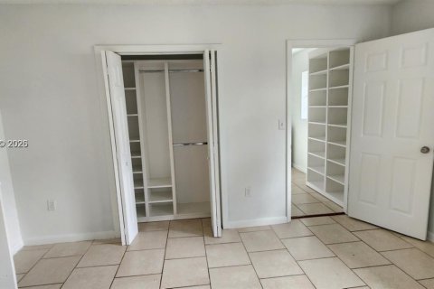 Townhouse in Miami, Florida 3 bedrooms, 137.68 sq.m. № 2042801 - photo 20