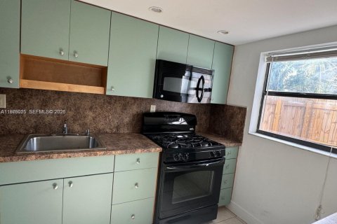 Townhouse in Miami, Florida 3 bedrooms, 137.68 sq.m. № 2042801 - photo 3