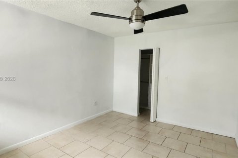 Townhouse in Miami, Florida 3 bedrooms, 137.68 sq.m. № 2042801 - photo 9