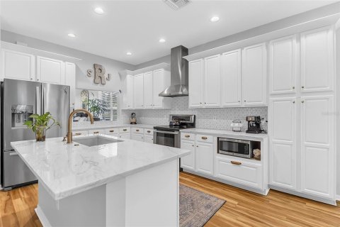 House in Winter Garden, Florida 4 bedrooms, 186.27 sq.m. № 2395920 - photo 8