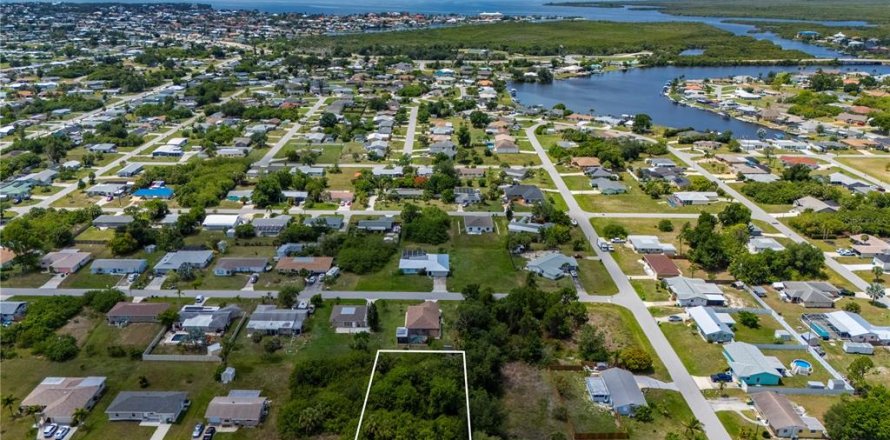 Terrain à Port Charlotte, Floride № 2233591