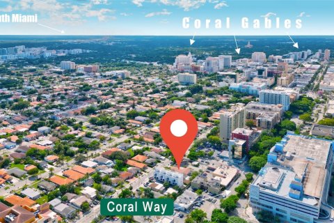 Propiedad comercial en venta en Miami, Florida, 184.97 m2 № 1779111 - foto 6