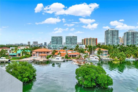 Купить кондоминиум в Санни-Айлс-Бич, Флорида 2 спальни, 206.24м2, № 2026310 - фото 2