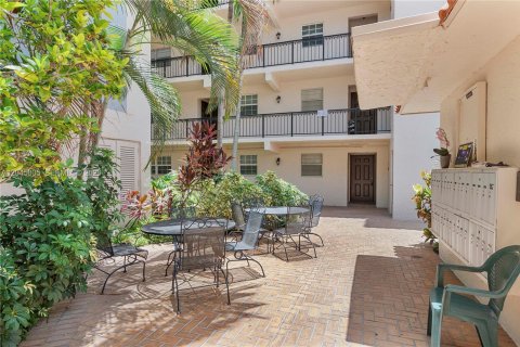 Copropriété à vendre à Fort Lauderdale, Floride: 2 chambres, 89.19 m2 № 2190387 - photo 25