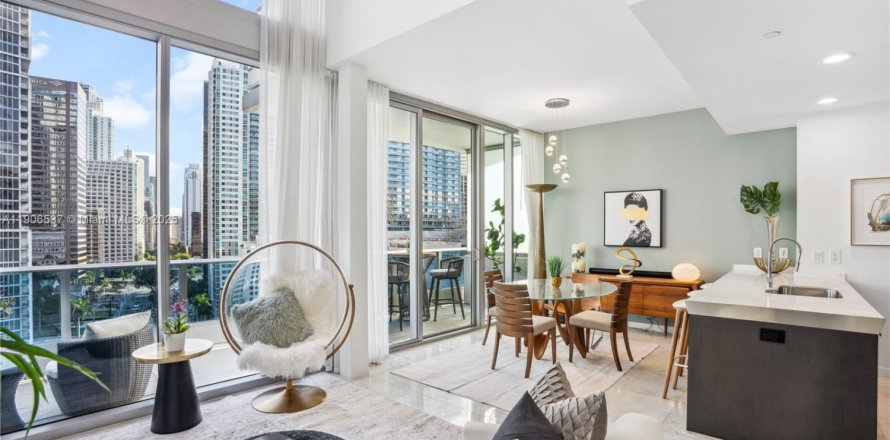 Кондоминиум с 2 спальнями в Майами, Флорида № 1957094