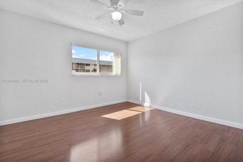 Condominio en venta en North Miami Beach, Florida, 2 dormitorios, 139.35 m2 № 2146425 - foto 23