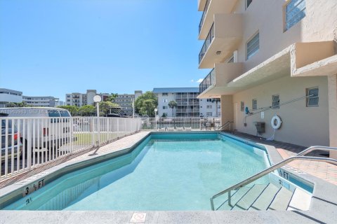 Condominio en venta en North Miami Beach, Florida, 2 dormitorios, 139.35 m2 № 2146425 - foto 27