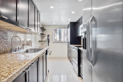 Condominio en venta en North Miami Beach, Florida, 2 dormitorios, 139.35 m2 № 2146425 - foto 16