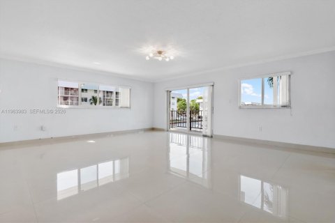 Condominio en venta en North Miami Beach, Florida, 2 dormitorios, 139.35 m2 № 2146425 - foto 4