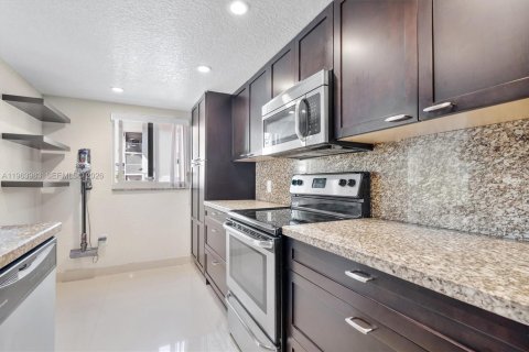 Condominio en venta en North Miami Beach, Florida, 2 dormitorios, 139.35 m2 № 2146425 - foto 15