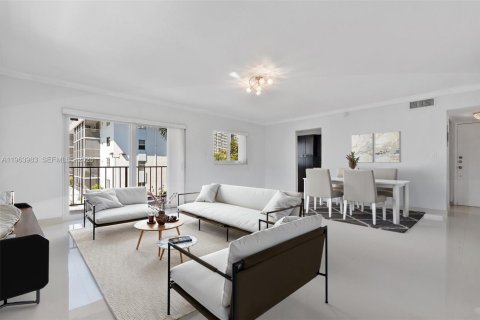 Condominio en venta en North Miami Beach, Florida, 2 dormitorios, 139.35 m2 № 2146425 - foto 7