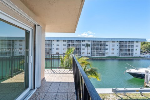 Condominio en venta en North Miami Beach, Florida, 2 dormitorios, 139.35 m2 № 2146425 - foto 10