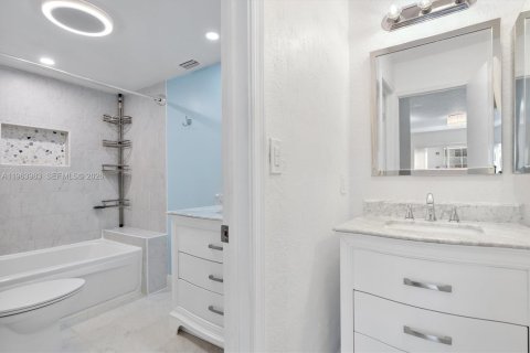 Condominio en venta en North Miami Beach, Florida, 2 dormitorios, 139.35 m2 № 2146425 - foto 19