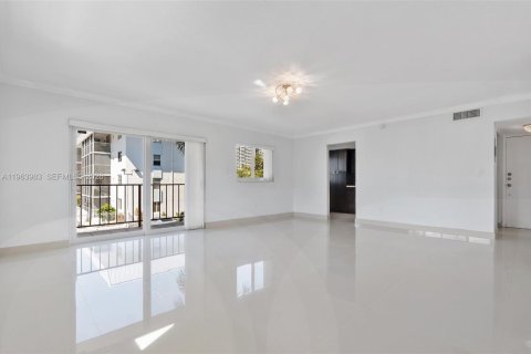 Condominio en venta en North Miami Beach, Florida, 2 dormitorios, 139.35 m2 № 2146425 - foto 8
