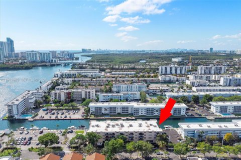 Condominio en venta en North Miami Beach, Florida, 2 dormitorios, 139.35 m2 № 2146425 - foto 29