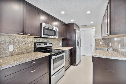 Condominio en venta en North Miami Beach, Florida, 2 dormitorios, 139.35 m2 № 2146425 - foto 12