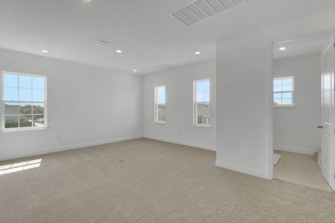 House in Winter Garden, Florida 4 bedrooms, 282.24 sq.m. № 2259147 - photo 26