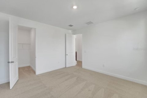 House in Winter Garden, Florida 4 bedrooms, 282.24 sq.m. № 2259147 - photo 11