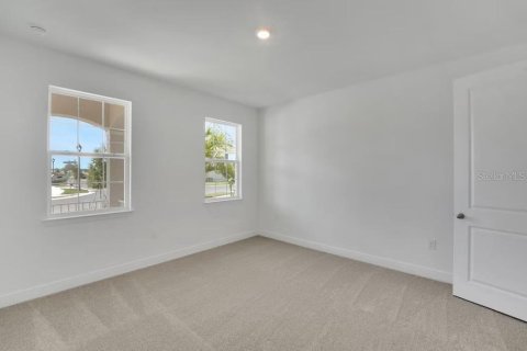 House in Winter Garden, Florida 4 bedrooms, 282.24 sq.m. № 2259147 - photo 10