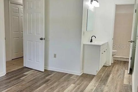 House in Plant City, Florida 3 bedrooms, 111.48 sq.m. № 2402730 - photo 11