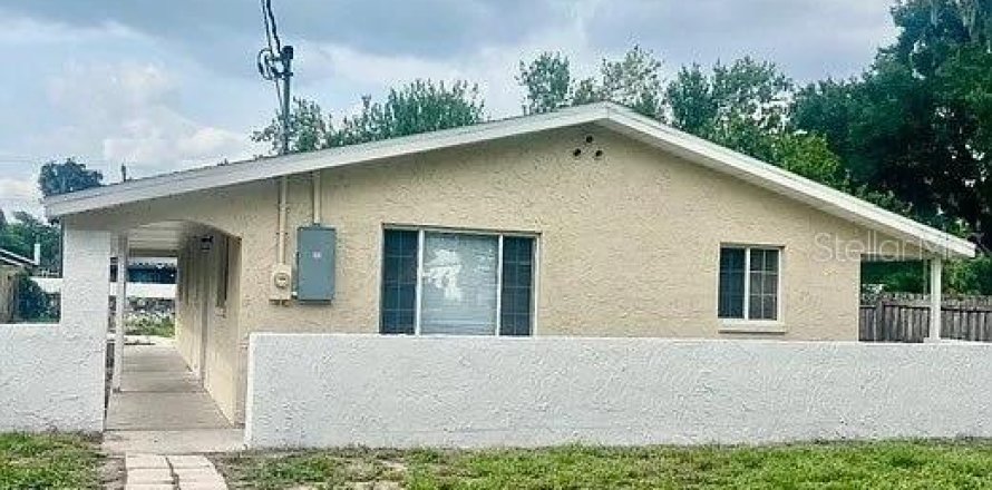 House in Plant City, Florida 3 bedrooms, 111.48 sq.m. № 2402730