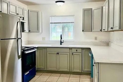 House in Plant City, Florida 3 bedrooms, 111.48 sq.m. № 2402730 - photo 8