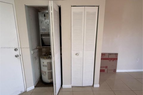 Купить кондоминиум в Майами, Флорида 1 спальня, 73.95м2, № 1937961 - фото 4