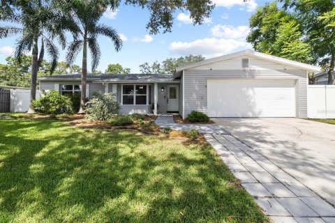 House in Largo, Florida 3 bedrooms, 171.87 sq.m. № 2314620