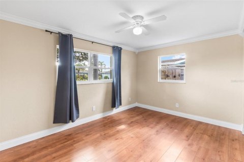 House in Largo, Florida 3 bedrooms, 171.87 sq.m. № 2314620 - photo 18