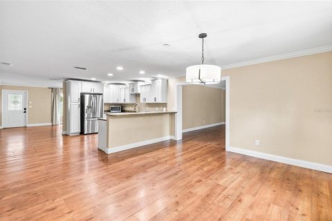 House in Largo, Florida 3 bedrooms, 171.87 sq.m. № 2314620 - photo 13