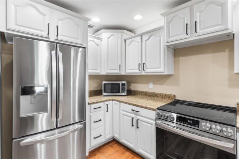 House in Largo, Florida 3 bedrooms, 171.87 sq.m. № 2314620 - photo 10