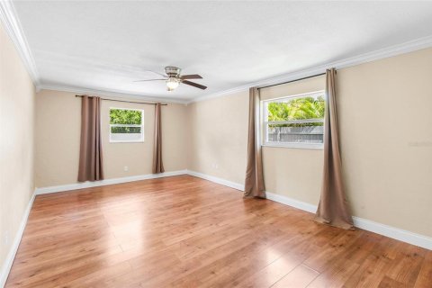 House in Largo, Florida 3 bedrooms, 171.87 sq.m. № 2314620 - photo 23
