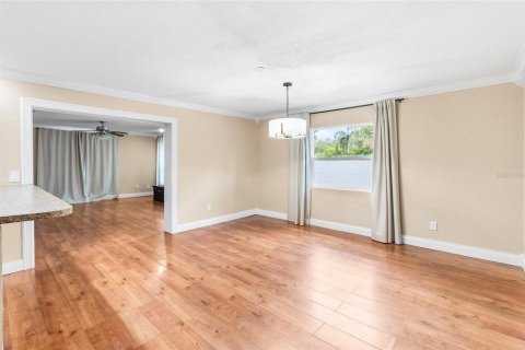 House in Largo, Florida 3 bedrooms, 171.87 sq.m. № 2314620 - photo 12