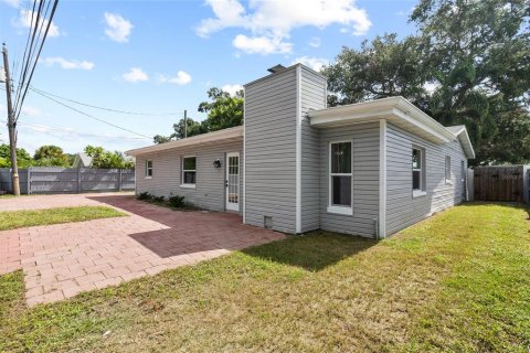 House in Largo, Florida 3 bedrooms, 171.87 sq.m. № 2314620 - photo 29