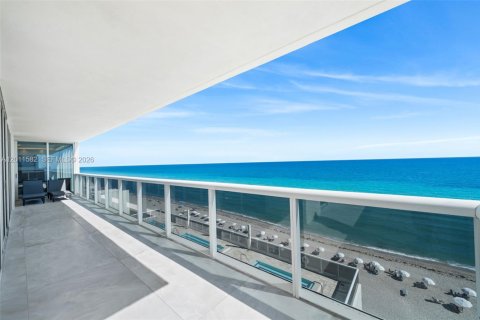 Condo in Hallandale Beach, Florida, 2 bedrooms  № 2075280 - photo 30