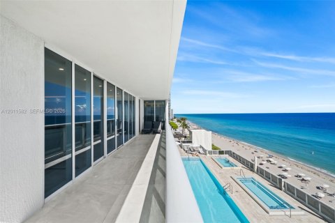 Condo in Hallandale Beach, Florida, 2 bedrooms  № 2075280 - photo 29