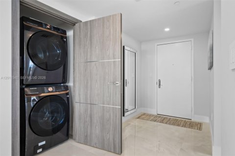Condo in Hallandale Beach, Florida, 2 bedrooms  № 2075280 - photo 26
