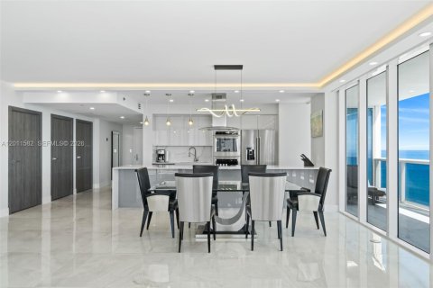 Condo in Hallandale Beach, Florida, 2 bedrooms  № 2075280 - photo 7
