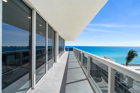 Condo in Hallandale Beach, Florida, 2 bedrooms  № 2075280 - photo 27