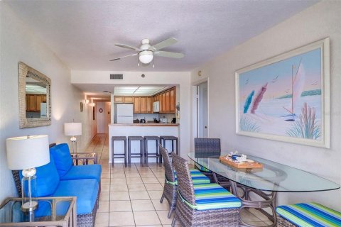 Condo in Indian Rocks Beach, Florida, 2 bedrooms  № 1899691 - photo 12